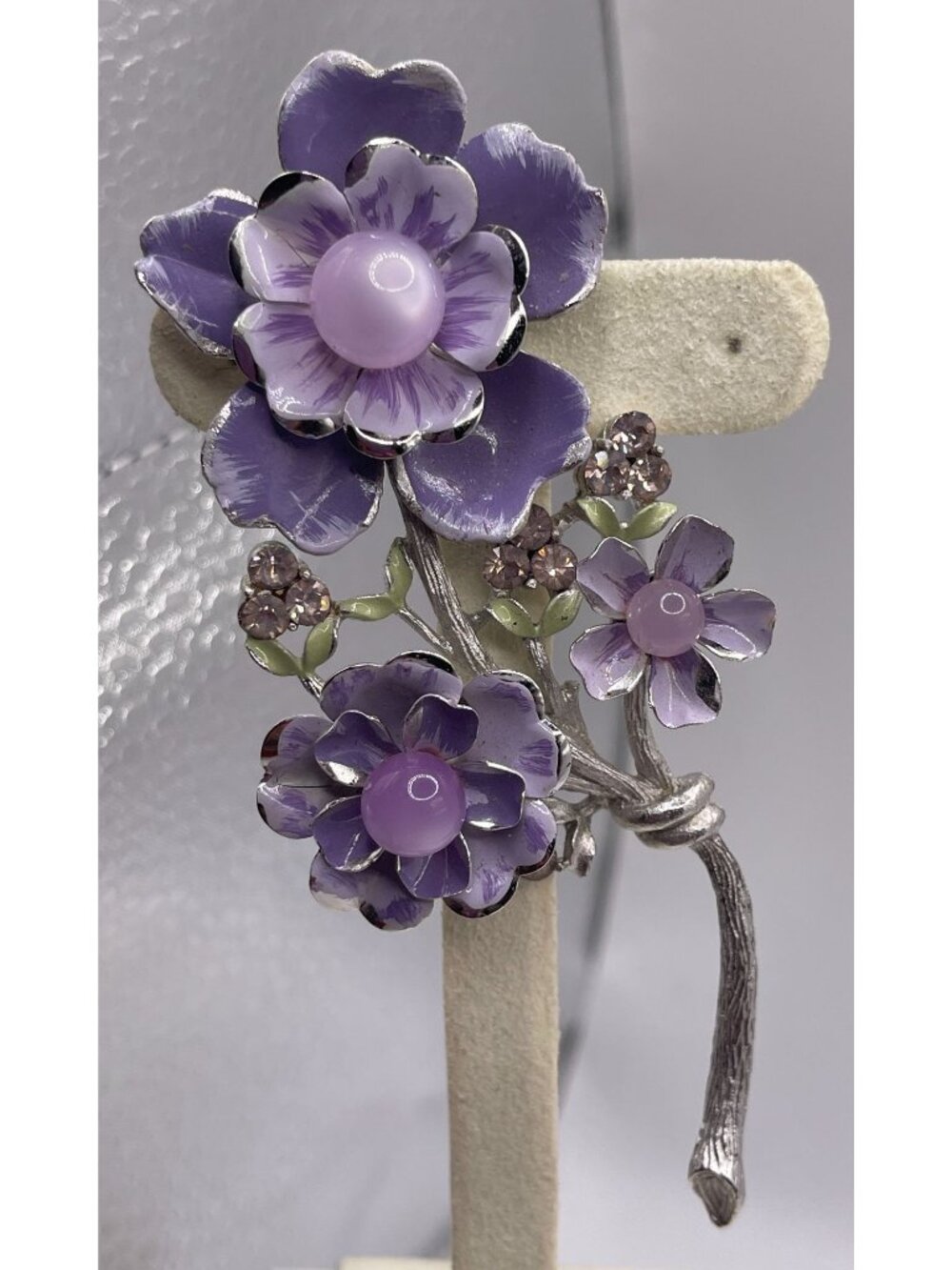 Vtg Purple Lavender Floral Enamel & Lucite Costume Jewelry Brooch